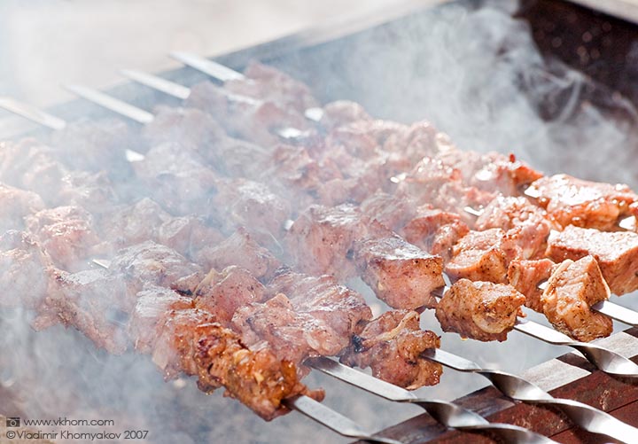 Ша�?лик на мангалі