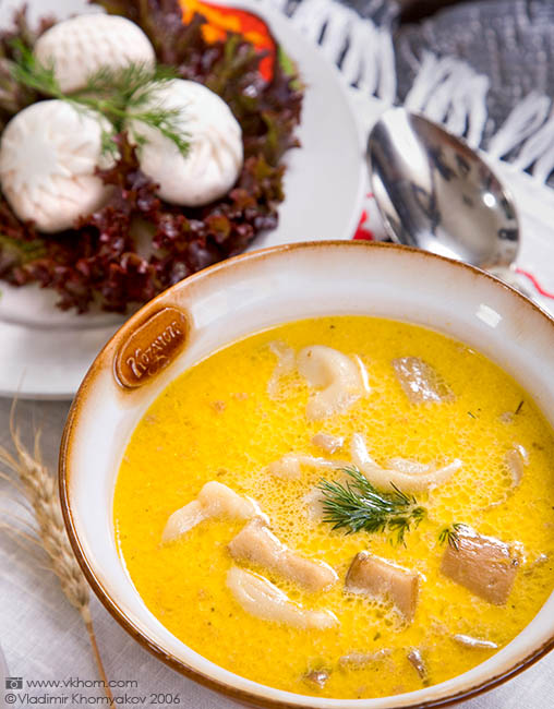 Суп грибний з пельменями