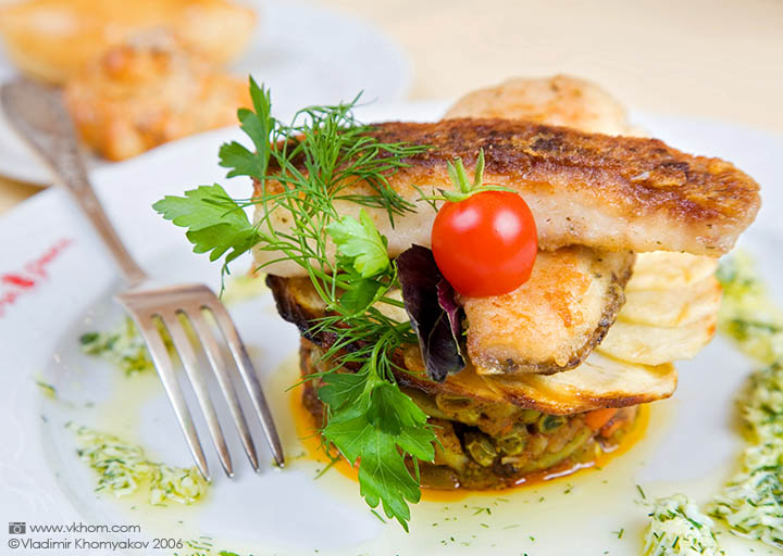 Судак з овочами