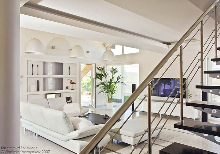 Білосніжна вітальня в сучасному стилі (3)