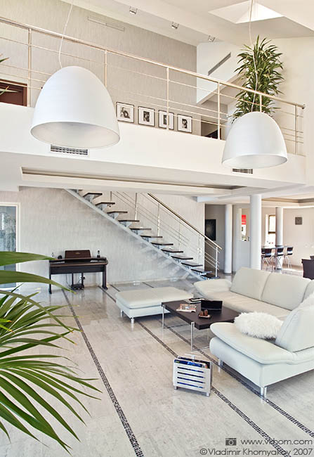 Білосніжна вітальня в сучасному стилі (2)