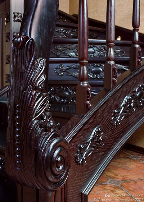 Різьблені сходи