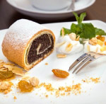 Штрудель з родзинками та яблуками