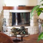 Зати�?ний куток з каміном