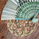 Віяло на столі